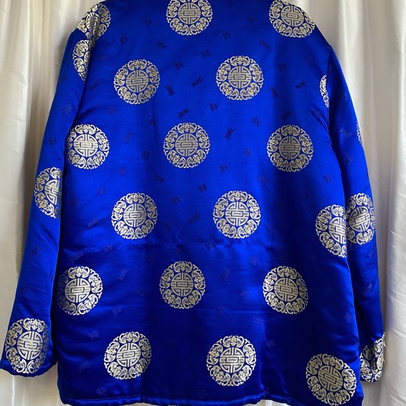 100% Silk jacket.  Quilted inside.  Pocket… - Picture 12 of 13